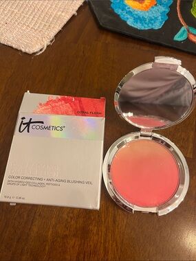it cosmetics Ombre Blush Veil in Coral-Pink Gradient